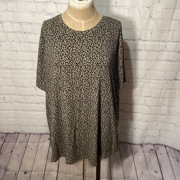 Old Navy Luxe Short Sleeve Shirt XXL cheetah print - Picture 2 of 6
